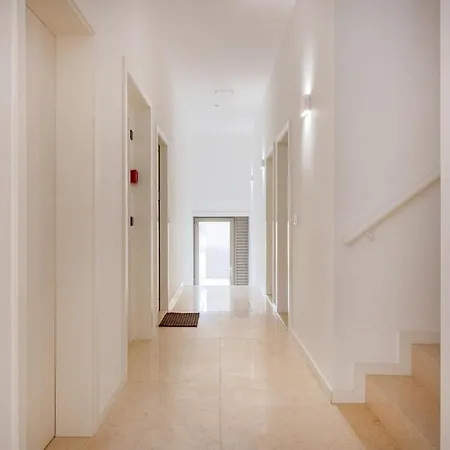 The Bright Life @ Boavista Flats * 포르투